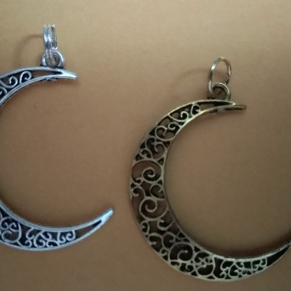 Filigree Crescent Moon Necklace Silver/Gold Tone - Picture 2 of 6